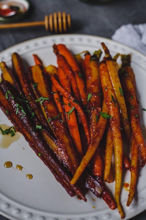 Lemon Juice Recipes, Honey Carrots, Honey Glazed Carrots, Spiced Carrots, Baked Carrots, Passover Recipes, Glazed Carrots, Carrot Recipes, Roasted Carrots