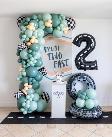 2 Year Birthday Car Theme, 2 Year Birthday Theme Boy, 2nd Birthday Party For Boys, Balloons Arch, 2nd Birthday Boys, Car Themed Parties, Car Birthday Theme, Second Birthday Ideas, Race Car Birthday Party