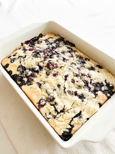 Blueberry Snack Cake Snack Cake Recipe, Blueberry Snacks, Spinach Enchiladas, Banana Bread Ingredients, Fruit Cobbler, Blueberry Desserts, Berries Recipes, Desserts For A Crowd, Blueberry Cake