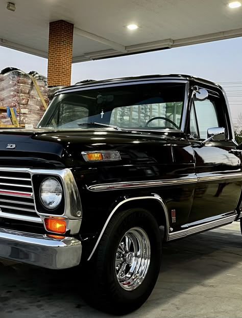 Pickup Car, Single Cab Trucks, Vintage Pickup Trucks, 4x4 Off Road, Truck Interior, Classic Ford Trucks, Old Ford Trucks, Ford Pickup Trucks, Classic Pickup Trucks