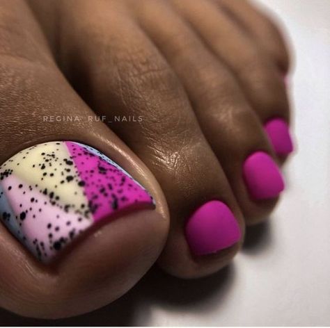 Discover the latest in toe nail design for 2024 with our guide. From bold neons and elegant French tips to minimalist chic with a hint of gold, find your perfect pedicure for every season. Explore cute, simple, and baddie trends that will have your toes ready for summer fun and autumn elegance. Get inspired now! Pink Pedicure Designs, Colorful Pedicure, Pedicure 2022, Chic Pedicure, Pink Toe Nails, Feet Nail Design, Pedicure Designs Toenails, Pedicure Nail Designs, Pedicure Ideas