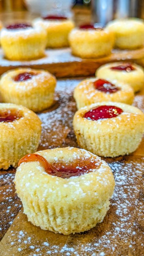 Mini Raspberry Almond Tarts - Home Chef World Mini Raspberry Almond Tarts, Almond Tarts, Spanish Bar, Almond Flour Crust, Bar Cake, Baked Recipes, Raspberry Preserves, Raspberry Almond, Raspberry Tarts