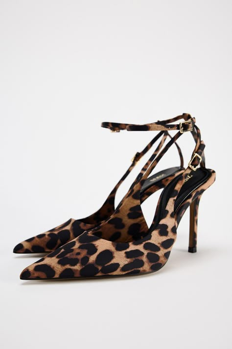 Animal Print High Heels, Clothes Brown, Brown Clothes, Hak Tinggi, Heel Sandals Outfit, Brown Outfits, Sling Back Heels, Pleated Dresses, Joggers Shoes