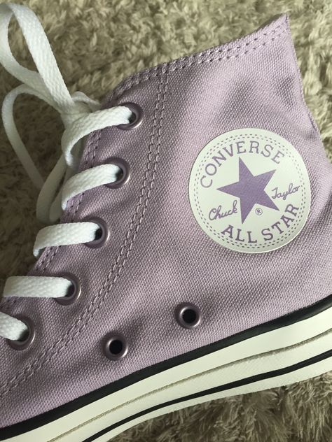 2019ss color arrangement model,Lilac Converse. My favorite things. My new collection item. Lilac Converse Outfit, Converse Lila, Converse Lilac, Pretty Converse, Lilac Converse, Lavender Converse, Lavender Shoes, Color Arrangement, Converse Collection