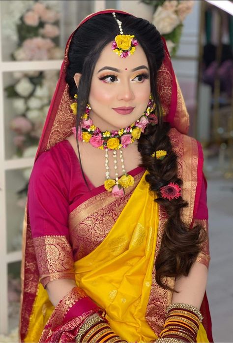 Haldi Dress For Bride, Haldi Look For Bride, Soft Pink Makeup, Uni Makeup, Soft Makeup Look, Bridesmaid Indian, Eyes Hazel, Haldi Ceremony Outfit, Haldi Dress