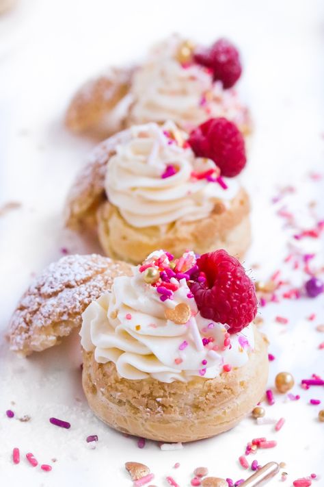 Upscale Desserts, Raspberry Pastry, Choux Craquelin, French Cakes, Desert Inspiration, Choux Cream, Fancy Desserts Recipes, Sweet Foods, Chantilly Cream