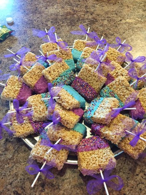 Aladdin Bridal Shower Theme, Princess Jasmine Dessert Table, Arabian Nights Party Food, Aladdin Themed Snacks, Aladdin Themed Desserts, Arabian Nights Sweet 16 Party, Aladdin Snacks, Jasmine Sweet 16 Theme, Aladdin Desserts