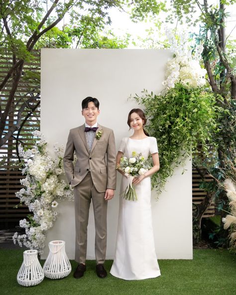 KOREAN WEDDING C-011 SPAZIO STUDIO : korea wedding pledge Wedding Korea, Photo Booth Backdrop Wedding, Minimal Wedding Dress, Pre Wedding Photoshoot Outfit, Korean Wedding Photography, Wedding Photo Studio, Wedding Background Decoration, Wedding Planning Decor, Wedding Backdrop Design