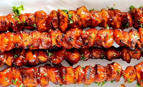 Recette facile de brochettes de poulet à la sauce BBQ! See In, Pork Brisket, Chicken Kebab Recipe, Bbq Sauces, Bbq Skewers, Kebab Recipes, When You, Chicken Kebabs, Chicken Skewers