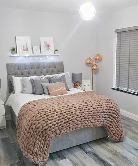 Modern Teen Room, Simple Bedroom Decor, Bedroom Design Trends, Hiasan Bilik Tidur, Teen Bedroom Designs, Bedroom Decor For Teen Girls, Redecorate Bedroom, Teen Bedroom Decor, Girl Bedroom Decor