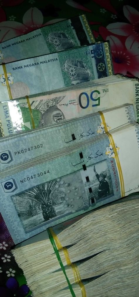 Money can buy happiness Malaysia Ringgit Cash, Money Rm Malaysia, Money Malaysia Ringgit, Malaysia Money, Ringgit Malaysia, Money Can Buy Happiness, Duit Raya, Money Counter, Money Vision Board