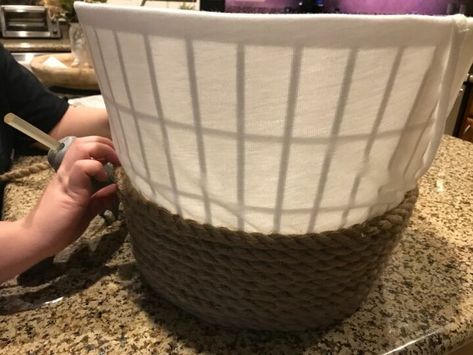 Tree Rope, Diy Laundry Basket, Basket Makeover, Diy Rope Basket, Winter Wreath Diy, Rope Baskets, Plastic Basket, Basket Tray, Diy Upcycling