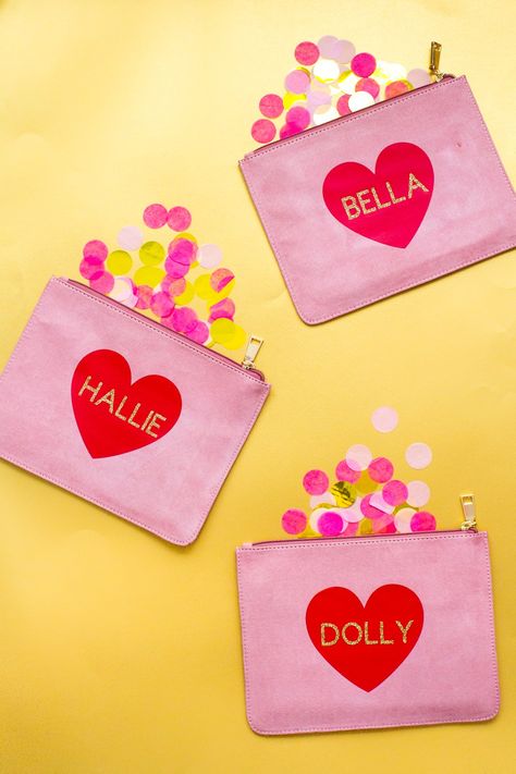 DIY CUTE NAME HEART CLUTCH'S FOR YOUR BRIDESMAIDS | Bespoke-Bride: Wedding Blog Svg Signs, Diy Bridesmaid Gifts, Heart Tutorial, Heart Clutch, Diy Wedding Inspiration, Cute Name, Cricut Wedding, Easy Budget, Bags Ideas