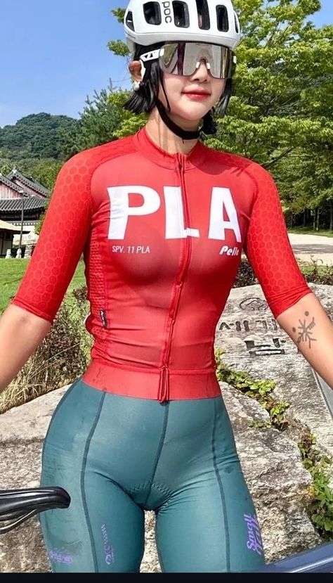 Female Cyclist, Bicycle Girl, Cycling Fashion, Bikes Girl, Cycling Women, Bmx, Cool Girl, Cycling, Bicycle