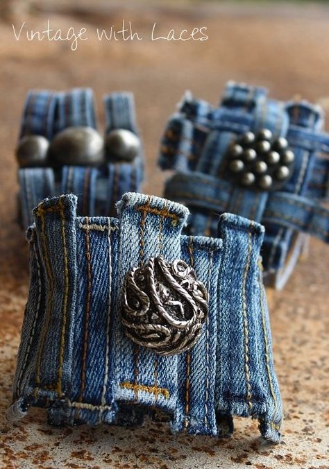 Denim Belt Loop Cuffs and Some Tags Denim Bracelets, Denim Cuff Bracelet, Artisanats Denim, Jean Diy, Denim Bracelet, Boho Jewelry Diy, Jeans Crafts, Blue Jeans Crafts, Diy Jeans