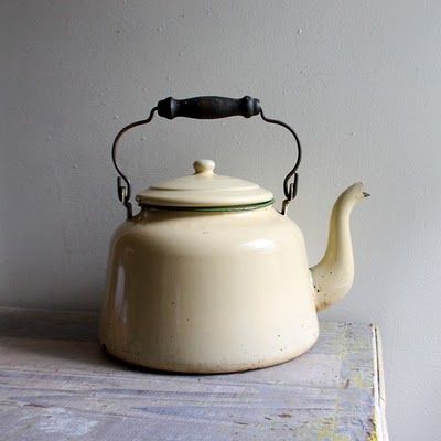 tea kettle yellow White Kettle, Vintage Tea Kettle, Still Life Photos, Vintage Enamelware, Teapots And Cups, Tea Kettle, Vintage Tea, Coffee Pot, Vintage Kitchen