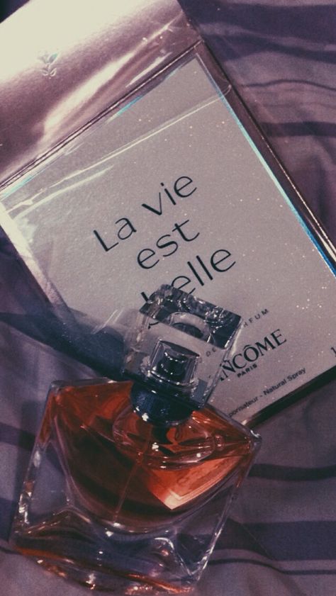 La vie est belle | Lancôme | sweet night Lancome Aesthetic, La Vie Est Belle Perfume, Widgets Wallpaper, Belle Aesthetic, Lancome La Vie Est Belle, Light Blue Perfume, Streamer Dr, Smell Goods, Sweet Night