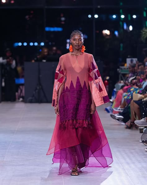 Lagos Fashion Week 2024 Highlights: Kicking off the runway shows, Ejiro Amos Tafiri’s (@ejiroamostafiri) “The Symphony of Convergence” stuns with bronze textures, sheer black drapes, and vibrant layers of violet, pink, and azure. 📸 @bellanaijastyle Layers Fashion, Seek God First, Modest Hijabi Fashion, Organza Styles, Bleaching Clothes, Lagos Fashion Week, Boubou Styles, Lagos Fashion, Boubou Styles For Women