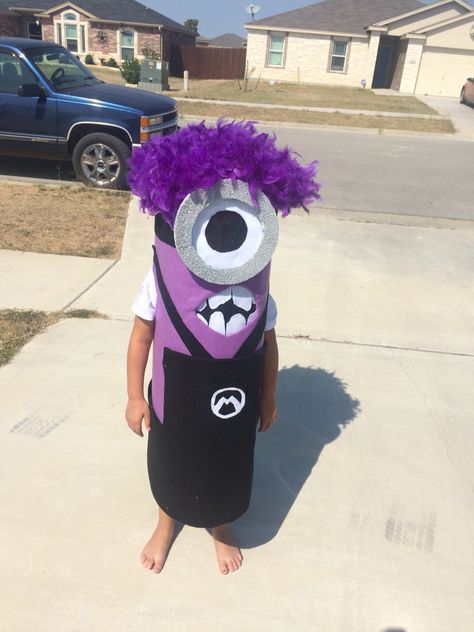 Purple homemade minion! Sawyer's Halloween costume this year!! Minion Suit, Macho Man Costume, Purple Minion Costume, Homemade Minion Costumes, Purple Minion, Minion Pumpkin, Purple Minions, Kid Halloween, Happy Birthday Minions