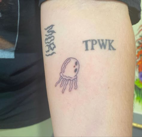 Jellyfish From Spongebob Tattoo, Thigh Doodle Tattoos, Subtle Spongebob Tattoo, Sponge Bob Tattoo Ideas, Spongebob Jellyfish Tattoo, Spongebob Flower Tattoo, Spongebob Tattoo Ideas, Spongebob Jellyfish, Spongebob Tattoo