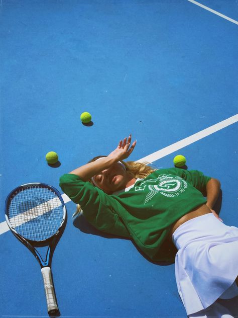 Tennis Pics Aesthetic, 80s Tennis Aesthetic, Tennis Vintage Aesthetic, Tennis Camp Aesthetic, Creative Tennis Photography, Tennis Lifestyle Photography, 90s Tennis Aesthetic, Playground Aesthetic Photoshoot, Retro Tennis Aesthetic