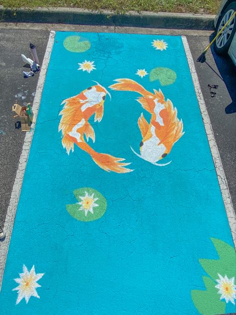 School Brick Painting Ideas, Senior Square Painting, Beach Theme Senior Parking Spot, Shark Parking Spot Painting, Parking Spaces Painting, Simple Parking Spot Ideas, Junior Year Parking Spot, Senior Parking Space Ideas Sza, Senior Parking Spaces Aesthetic