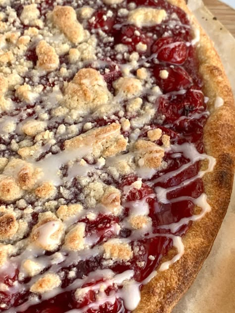 Cherry Pie Pizza, Cherry Dessert Pizza Recipe, Pizza Hut Dessert Pizza, Cherry Pie Dessert Pizza, Low Carb Dessert Pizza, Cherry Slices Recipe, Cherry Pizza Dessert, Strawberry Dessert Pizza, Pizza Ranch Dessert Pizza Recipe