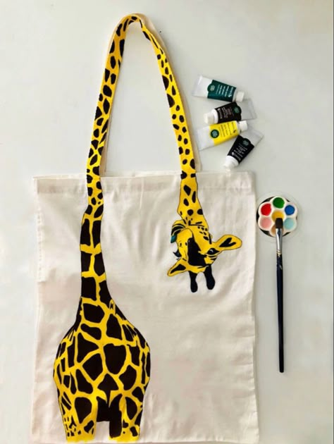 Paint Ideas For Canvas Bags, Painting On Cloth Bag, Handmade Cloth Bag, Painting On Canvas Bags Totes, Cloth Painting Fabrics Ideas, Painting On Canvas Tote Bags, Cloth Bag Painting Ideas, Diy Fabric Painting Ideas, Drawings On Bags