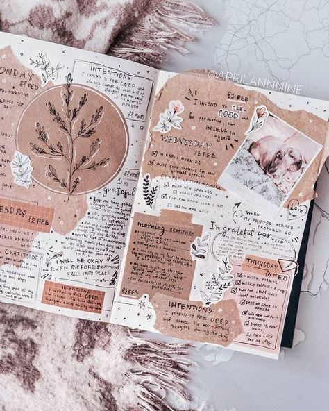 Creative Ideas For Journal, Creative Art Journal Ideas, Creative Journal Pages Ideas, Creative Journaling Ideas, Sticker Journal Ideas, Art Journal Inspo, Ink Journal, Creative Journal Ideas, Creative Art Journal