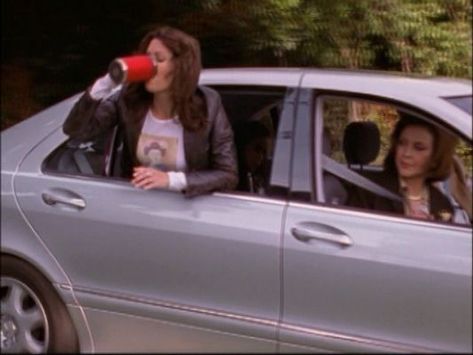 Lorelai Gilmore, Drinking Coffee, Movie Nights, Gilmore Girls, Junk Food, Season 3, Friday Night, Coffee