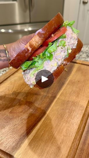 Sandwich Tuna, Best Tuna Sandwich, 1400 Calorie Meal Plan, Tuna Sandwich Recipes, Sweet Relish, Sandwich Lunch, Banana Peppers, Tuna Sandwich, Calorie Meal Plan