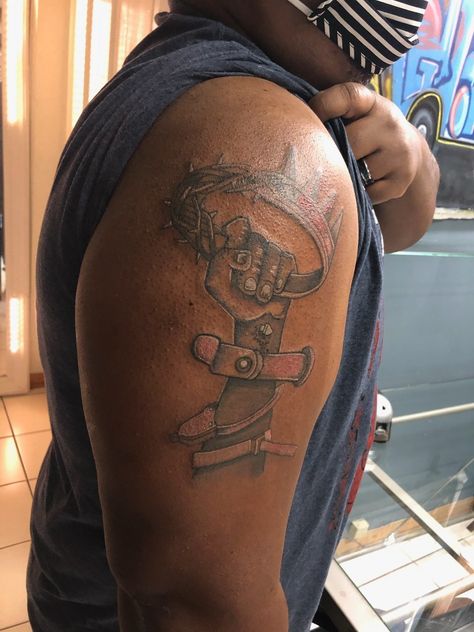 Black King Tattoo, Black Power Tattoo Men, African King Tattoo, King Tattoo Men, Black Culture Tattoos Men, Black Jesus Tattoo, Black Power Tattoo, Religion Tattoos, Tattoo Jesus