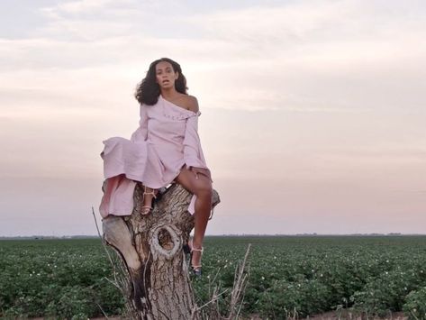 I Sexed It AwayI Have Been Digging Solanges Cranes in the Sky Lately Solange Style, Cranes In The Sky, Tina Knowles, Solange Knowles, Jenner Outfits, Victoria Dress, The Sky, Style Icons, Off Shoulder Dress