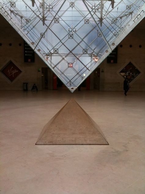 Inverted pyramid in the Louvre Museum, as in 'The Da Vinci Code'. Louvre Pyramid Aesthetic, Creative Installation, I M Pei, Louvre Pyramid, Inverted Pyramid, The Louvre Museum, Aesthetic Types, Mens Designer Jewelry, Mushroom Pictures