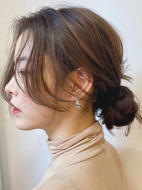 Korean Haircuts For Women, Bun Korean, How To Bun, Korean Haircuts, Low Bun Wedding Hair, Easy And Beautiful Hairstyles, Korean Hairstyles, Korean Haircut, Korean Short Hair