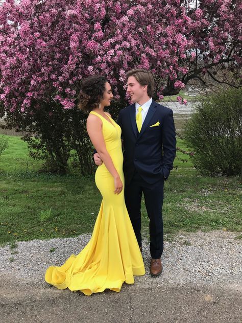 Yellow Prom Dress Couple Outfit, Black And Yellow Prom Couple, Debs Outfit, Yellow Prom Couple, Yellow Prom Dress Couple, Matching Prom Couples, Homecoming Couple, Matching Prom, Yellow Evening Dress