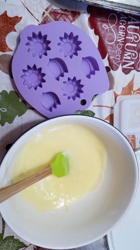 Butter Recipes Homemade, Frosting Flowers, Make Butter, Butter Pats, Making Butter, Butter Molds, Flower Molding, Kid Food, Soften Cream Cheese