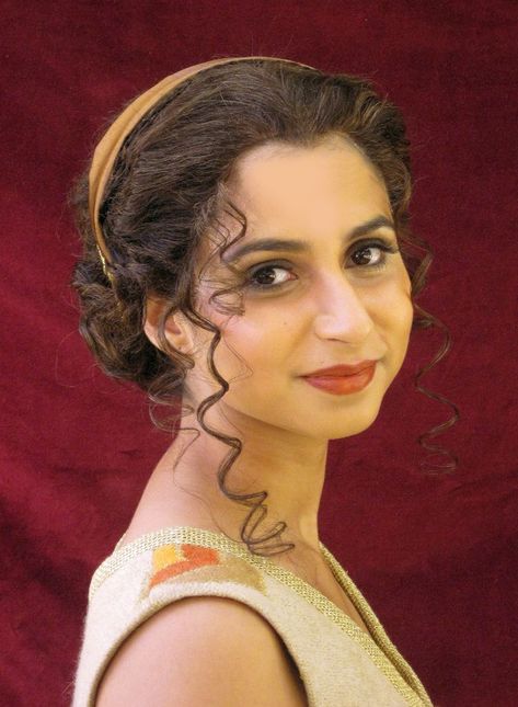 Ancient Greek Hair, Greek Makeup, Egyptian Hair, Women In Ancient Greece, Sally Jackson, Roman Hair, Roman Hairstyles, Greece Women, Greek Hair