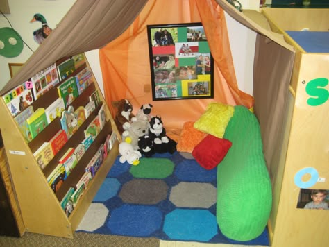 Cozy reading spot in a toddler classroom - from Raleigh Court Presbyterian Preschool Preschool Rooms, Toddler Class, Preschool Reading, Preschool Centers, Reading Spot, Toddler Classroom, Classroom Layout, Classroom Decor Themes, Reading Nooks