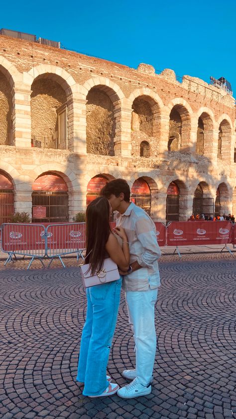 #arenadiverona #verona #coupleromantic #goals #couple #boyfriend #girlfriend Rome Trip, Couple Boyfriend, Goals Couple, Foto Baby, Rome Travel, Couple Aesthetic, Instagram Foto, Boyfriend Girlfriend, Verona