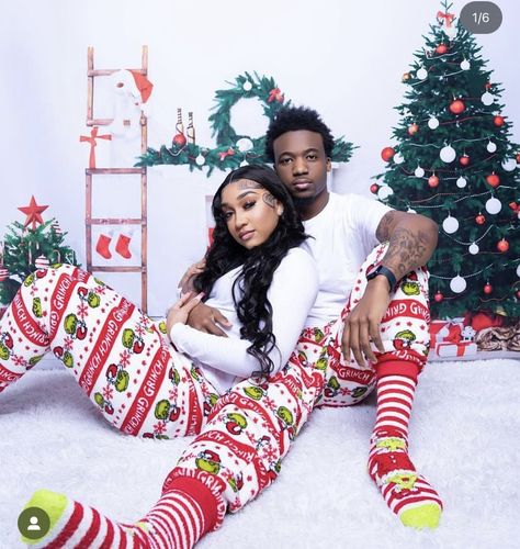 Couple Christmas Pajamas Black People, Christmas Pajama Pictures, Matching Christmas Pajamas Couples, Family Christmas Pictures Outfits, Cute Christmas Pajamas, Christmas Couple Photos, Christmas Couple Pictures, Christmas Pictures Outfits, Christmas Poses