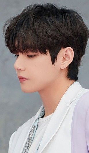 Korean Men Bangs Haircut, Korean Male Haircut Bangs, Kpop Men Haircut, Wavy 2 Block Haircut, Taehyung Straight Hair, K Pop Hairstyles Men Short, Korean Hairstyle Men Bangs, Two Block Cut Hair Men, Two Block Fringe