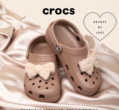 Cute Crocs Shoes, Crocs Aesthetic, Womens Crocs, Crocs Fashion, Pretty Sneakers, Women's Slip Ons, Crocs Sandals, Christmas Outfit Ideas, Comfort Shoe