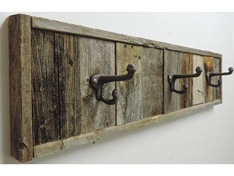 Towel Rack Decor, Barnwood Ideas, Rustic Towel Rack, Rack Decor, Farmhouse Bathroom Accessories, Wood Towel Rack, Barn Wood Decor, Barn Wood Projects, Barn Wood Crafts