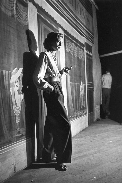 Lauren Bacall Bogie And Bacall, Bogart And Bacall, Alfred Eisenstaedt, Urban Culture, Lauren Bacall, Richard Avedon, Humphrey Bogart, National Portrait Gallery, Style Noir