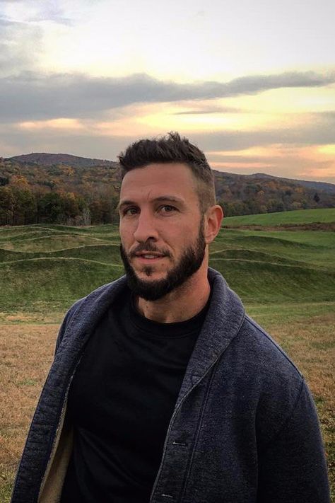 We Need to Acknowledge Pablo Schreiber's Smoldering New Look in Real Life Mad Sweeney, Pablo Schreiber, Cult Of Personality, American Gods, Ex Husbands, Man Crush, Beards, Cortes De Pelo, Gq