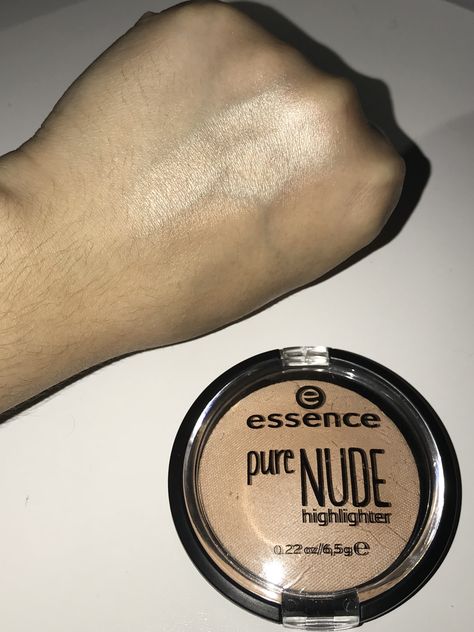 Essence pure nude highlighter. Beautiful drugstore highlighter! Highliters Makeup, Essence Highlighter, Liquid Highlighter Drugstore, Cream Highlighter Drugstore, Benefit Highlighter, Expensive Highlighter, Drugstore Highlighter, Makeup Shopping List, Affordable Makeup Brushes