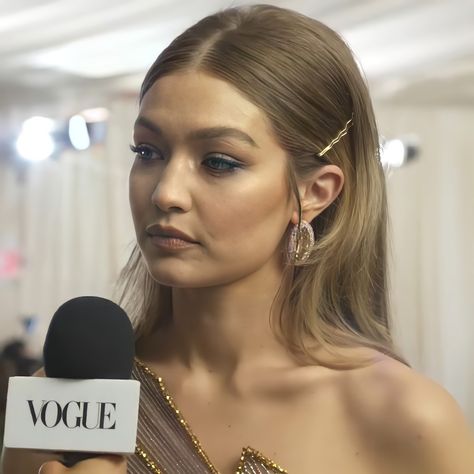 Pearl Bobby Pins, Bobby Pin Hairstyles, Hair 2018, Gigi Hadid, Bobby Pins, Wedding Hairstyles, Pearl Earrings, Hoop Earrings, Hair Accessories