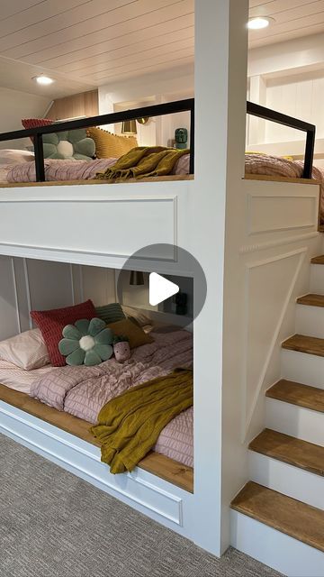 House Bunk Bed Plans, Teen Bunk Bed Ideas, Small Bunk Room Ideas, Diy Bunk Beds, Teen Bunk Beds, Bunk Room Ideas, Girl’s Room, Bunk Room, Two And A Half