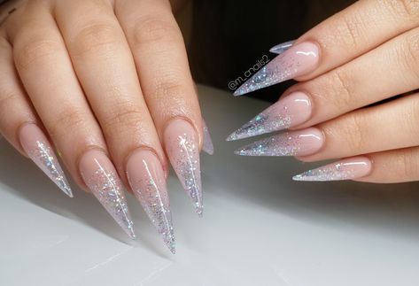 Stilettos nails Glitter French Tips Stilleto, Simple Stilleto Nail Designs, Classy Stilleto Nails, Sparkle Stiletto Nails, Simple Stiletto Nails Designs, Stiletto Glitter Nails, Steletoes Nails, Winter Nails Stiletto, Stiletto Nails Designs Classy